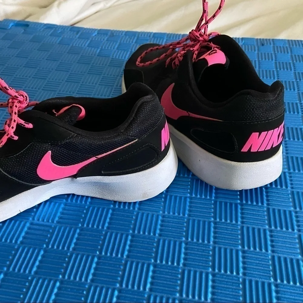 Nike Kaishi (GS) Athletic/ Running Shoes size 6.5Y/ Euro 39
